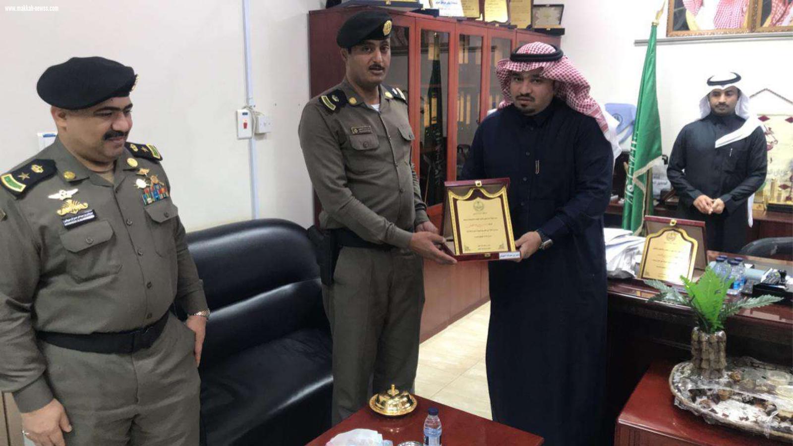 أمارة مركز صوير تكرم عدد من قيادات المراكز الامنيه التابعه للمركز                                     