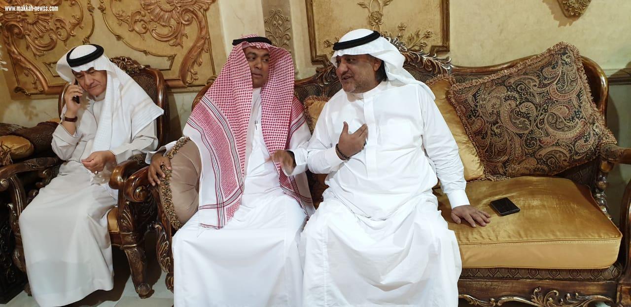 حكيم مكة يحتفل بالزمزمي بمناسبة التمديد له من قبل وزير الحج