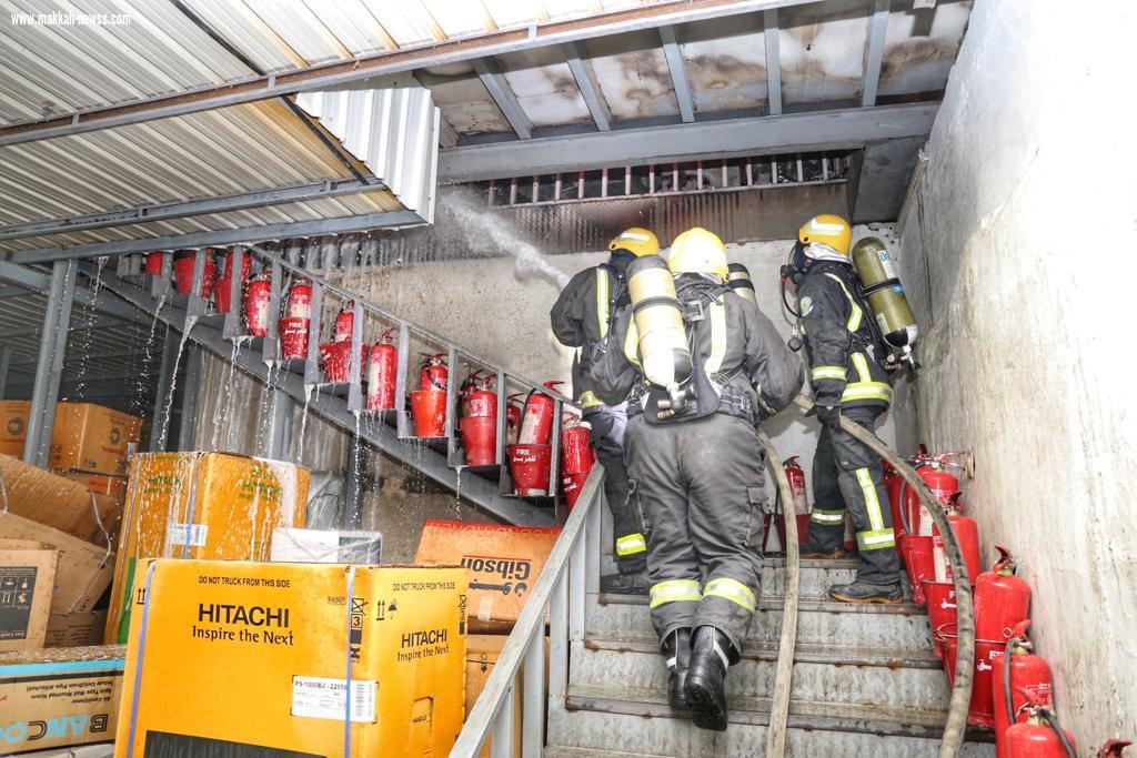 مدني مكة يحتوي حادث حريق محل اداوات كهربائية بحي الروضة دون اصابات 