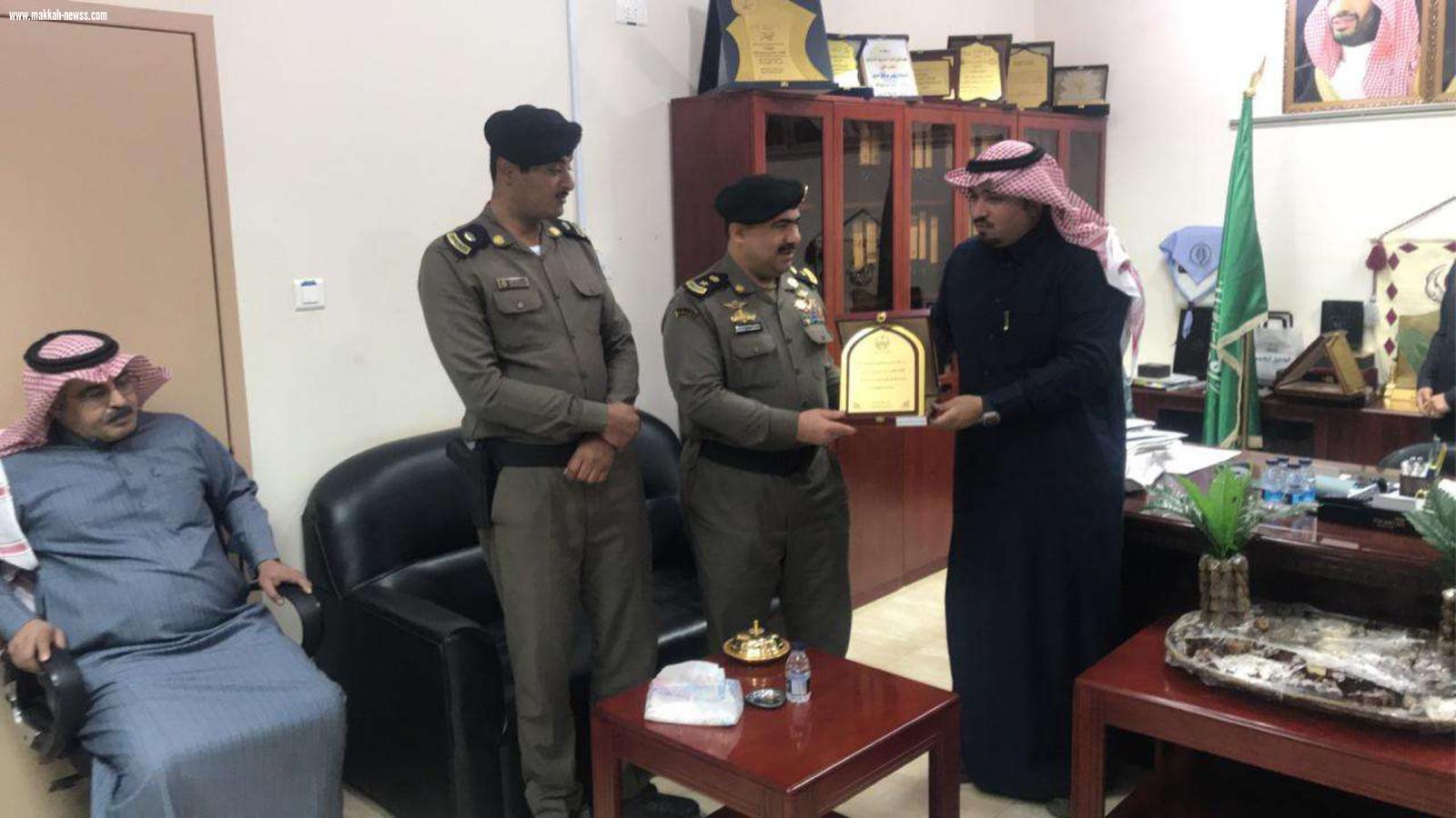 أمارة مركز صوير تكرم عدد من قيادات المراكز الامنيه التابعه للمركز                                     