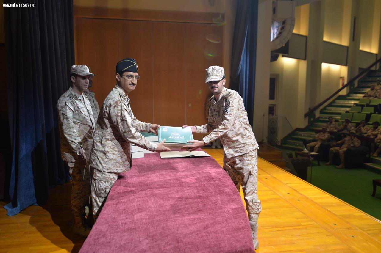 مدرسة إشارة الحرس الوطني تحتفل بتخريج عدد من الدورات