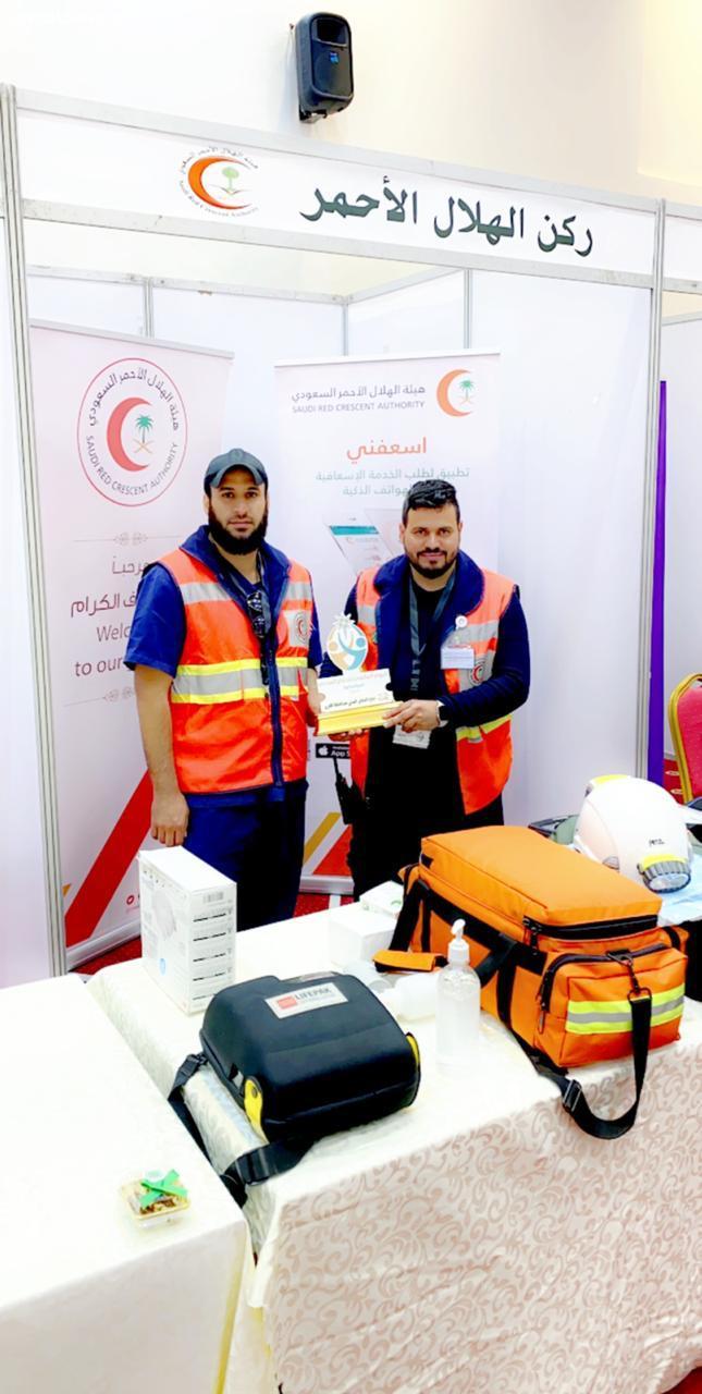 أمير الباحة يزور معرض هيئة الهلال الأحمر بالمنطقة