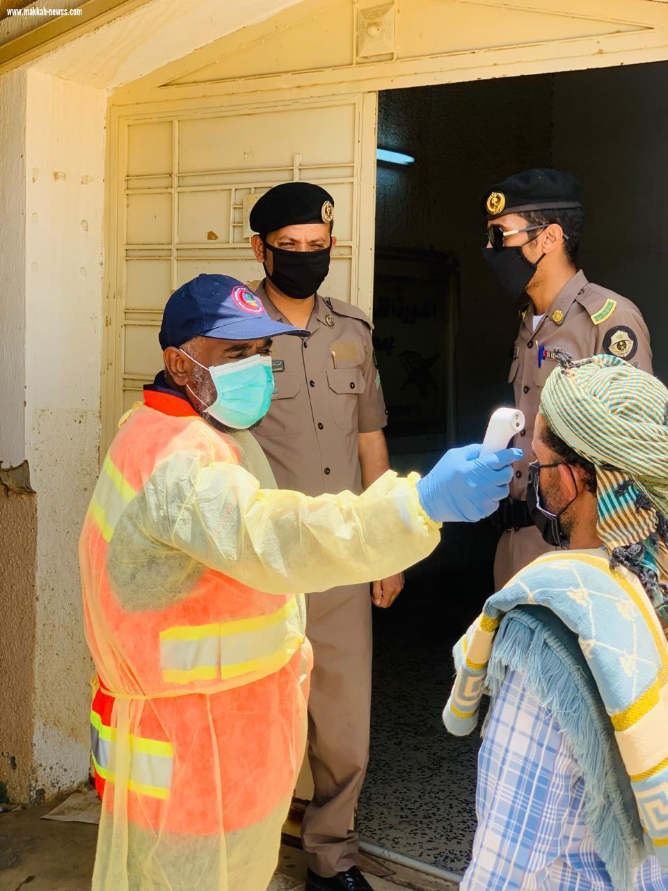 هيئة الهلال الاحمر السعودي بمنطقة الباحة صباح اليوم الجمعة تقوم بانشاء نقاط فرز بجوامع المنطقة