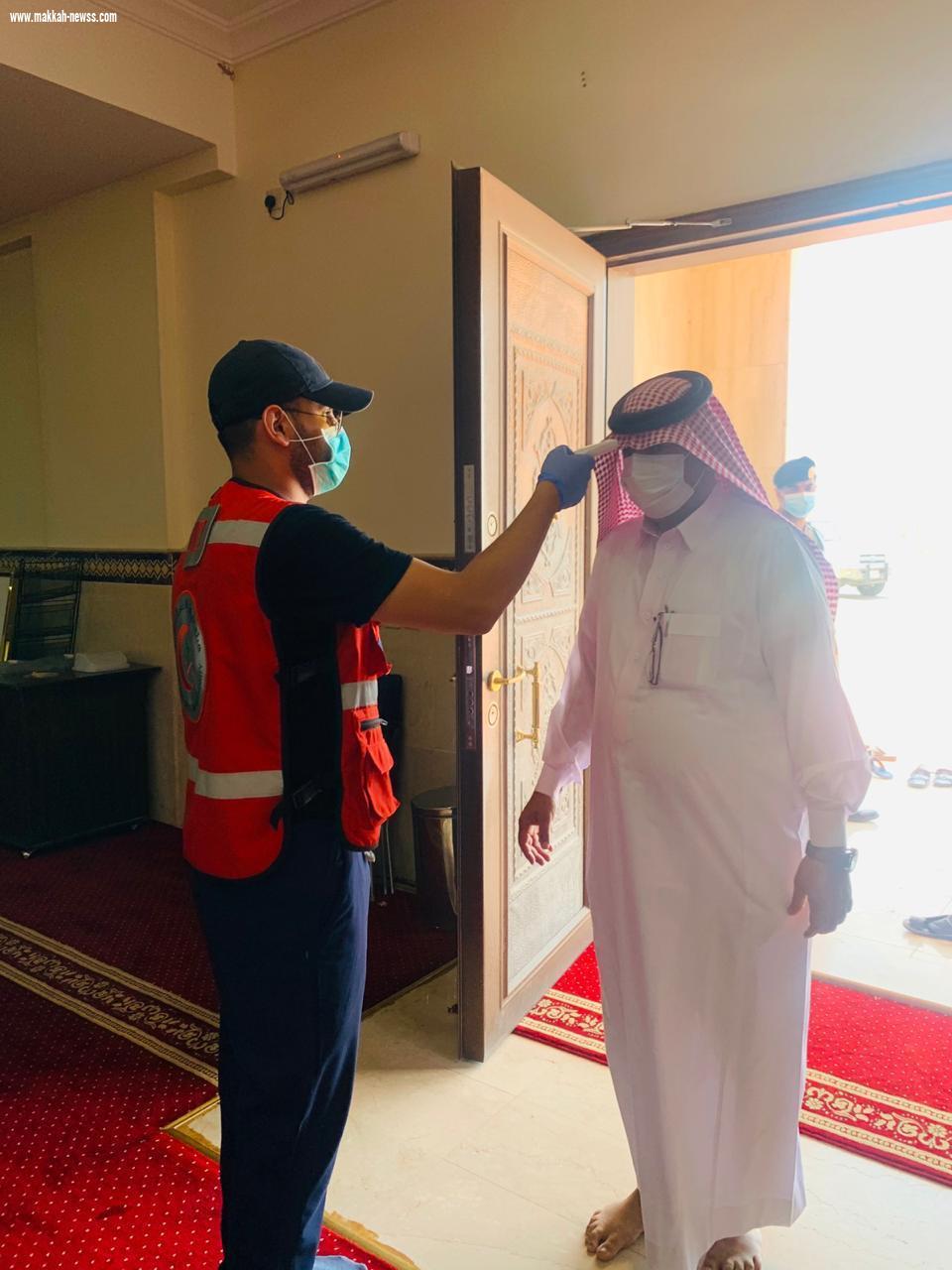 هيئة الهلال الاحمر السعودي بمنطقة الباحة صباح اليوم الجمعة تقوم بانشاء نقاط فرز بجوامع المنطقة