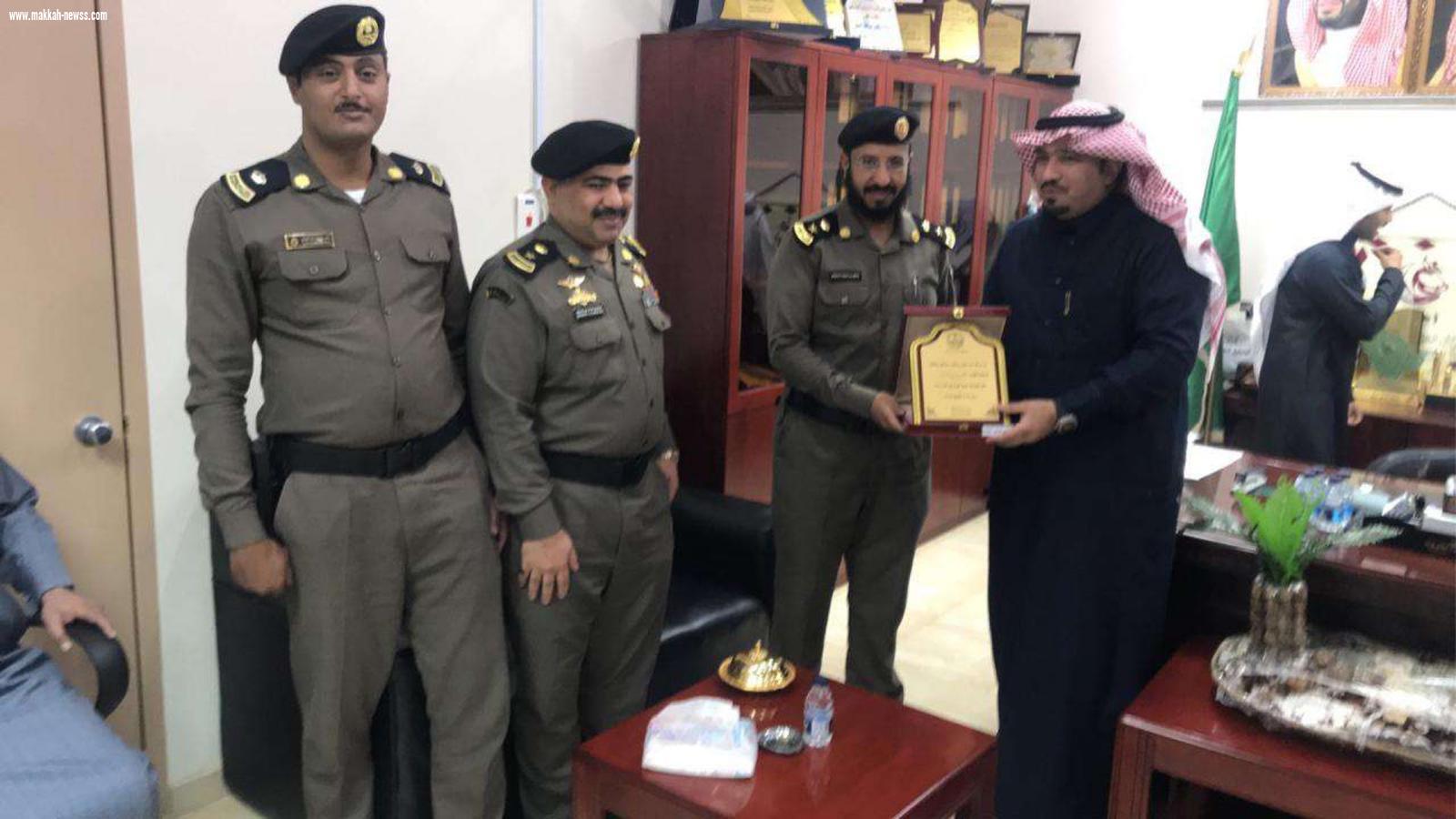 أمارة مركز صوير تكرم عدد من قيادات المراكز الامنيه التابعه للمركز                                     