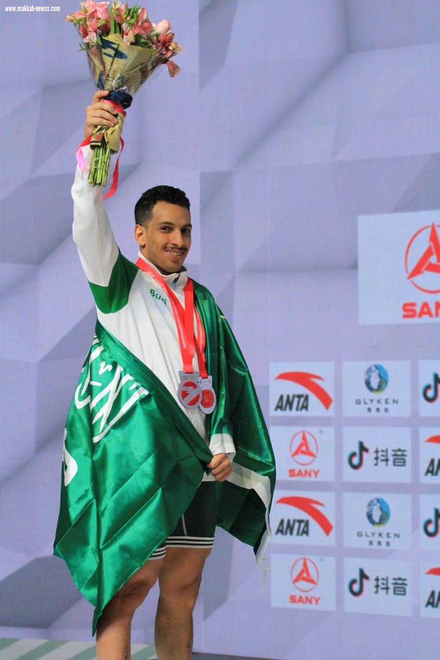 الرباع سراج آل سليم ينتزع فضيتي آسيا لرفع الأثقال