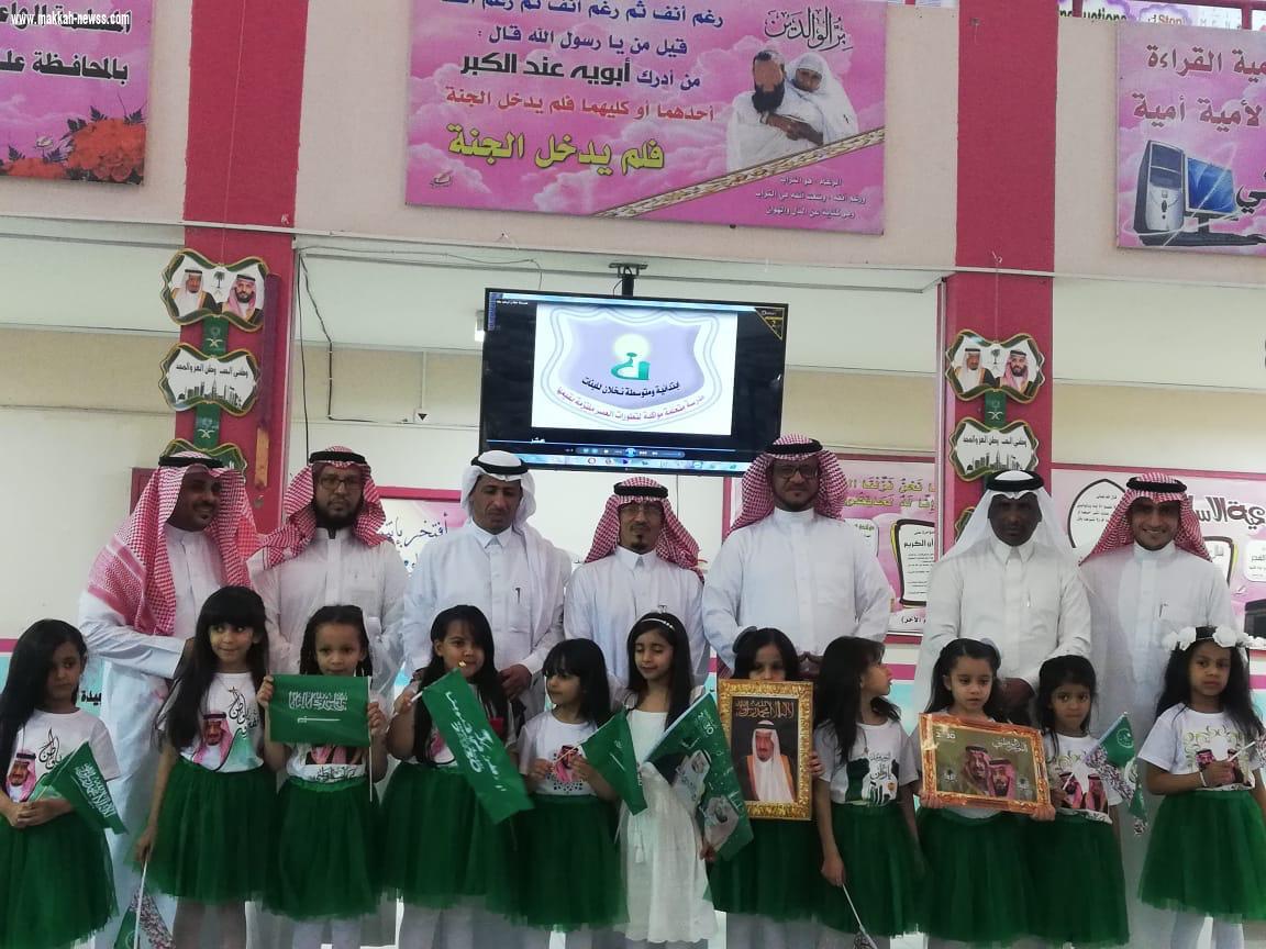 مدير تعليم صبيا يفتتح معرض الفن الرقمي بابتدائية ومتوسطة نخلان للبنات