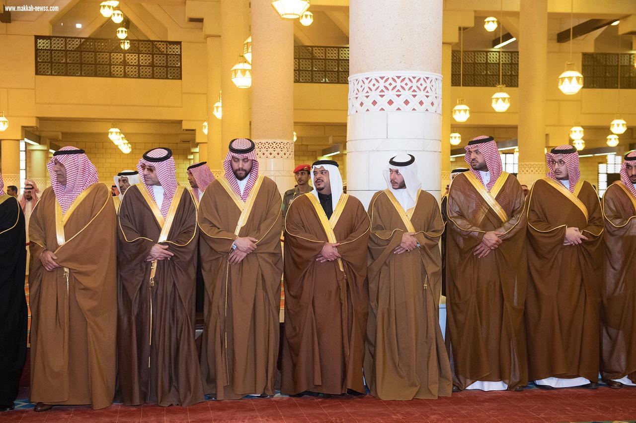 أصحاب السمو الأمراء يؤدون صلاة الميت على الأميرة البندري بنت عبدالرحمن