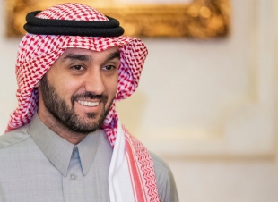 وزير الرياضة يرعى ختـام سباق رماح للهجن