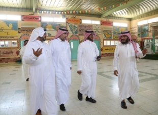 مدير عام المبادرات بالوزارة يزور مدارس الحد الجنوبي بالداير 