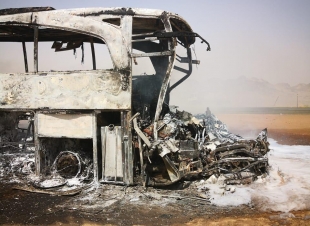 6 وفيات و6 إصابات في تصادم حافلة مروع قبل كبري خليص باتجاه مكة