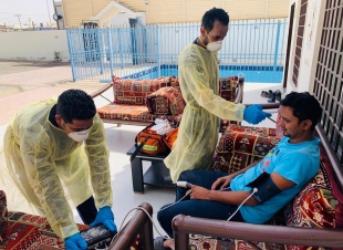 الهلال الأحمر ينفذ فرضية نقل حالة مصاب كورونا الجديد بمحافظة جدة