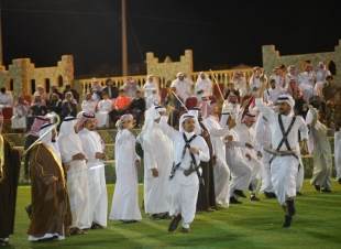 محافظ المجاردة يرعى مهرجان العرضة الجنوبية وبحضور نخبة من الشعراء وسط حضور جماهيري مميز