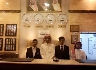 شباب سعوديين  يحاربون  البطالة ويتغلبون عليها