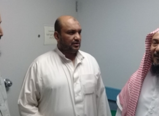 رئيس التنمية الاجتماعية بمحافظة الطوال يزور الطالب علي ظافري بالمستشفى العسكري في جدة 